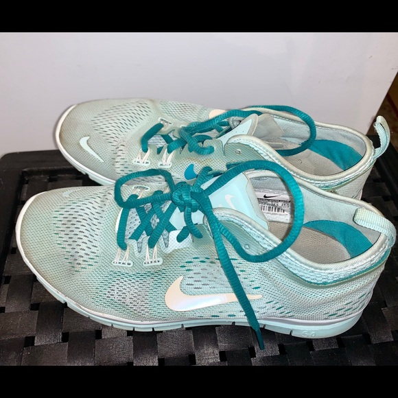 Turquoise rare sneakers! - Picture 2 of 3